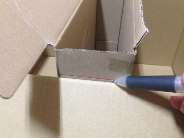 小さい箱の飛び出している部分に線を引く