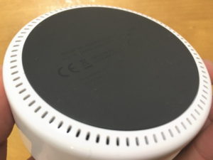 Amazon Echo Dotの底面はラバー加工