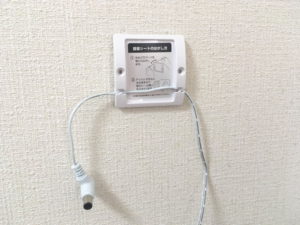 壁置きパーツに電源コードの取り付けOK