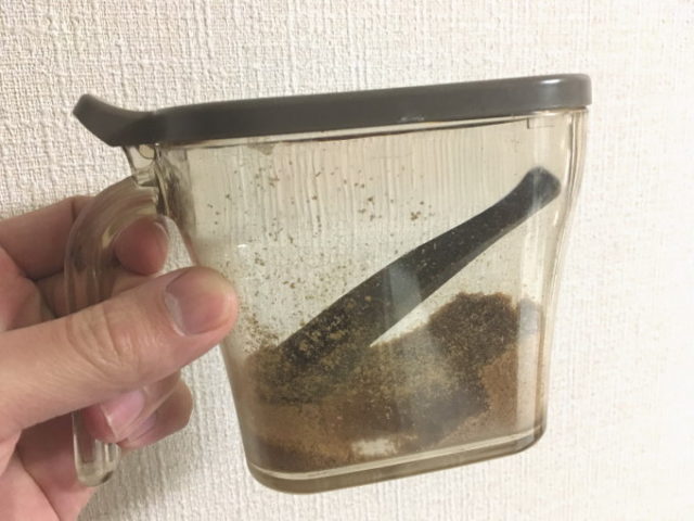 珪藻土スプーン使用前の調味料ポット