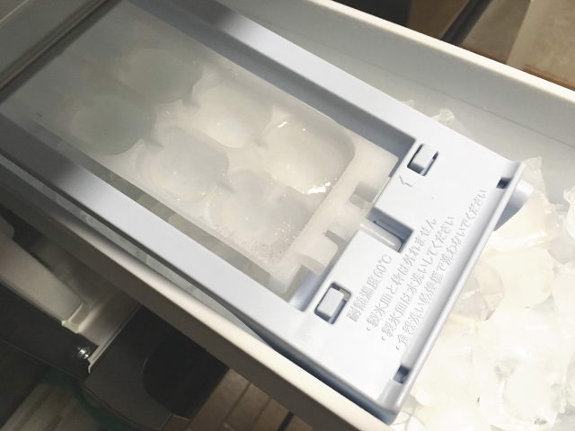 自動製氷皿は取り外して丸洗いOK