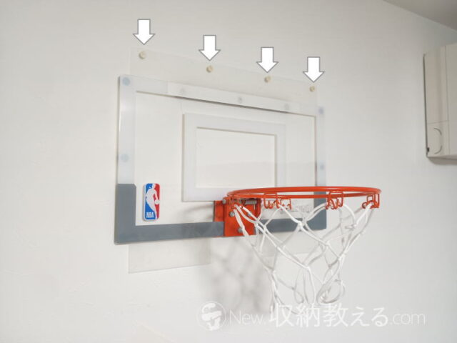 石こうボード壁にかけまくりでバスケットゴールを取り付けた状態