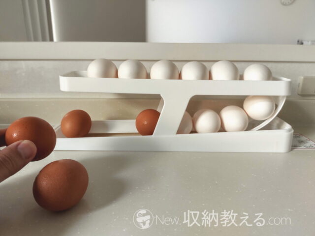 エッグディスペンサー＠Temuは手前から卵を取ると自動で…転がって来ない