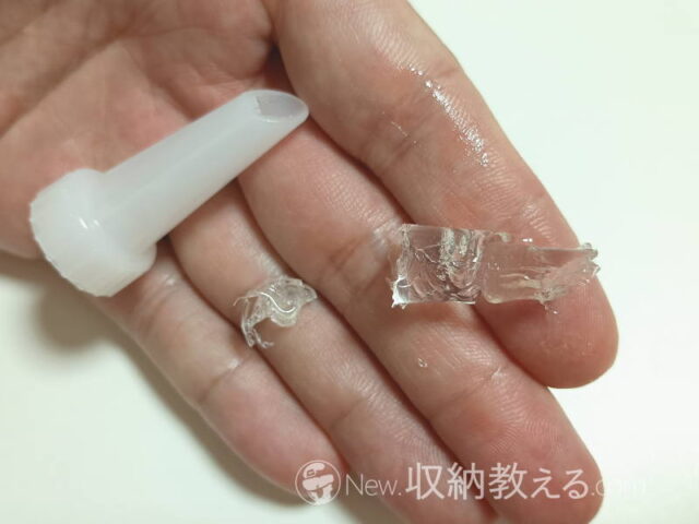 キレイキーパーのノズルの先端で固まった液を押し出したところ中心部分はまだ硬化していなかった