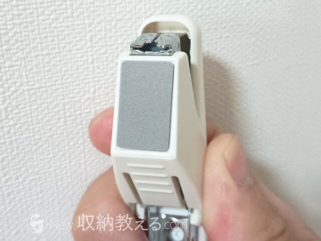 コクヨ・ 壁につけるマグネット専用ホッチキス【利点2】滑りにくい