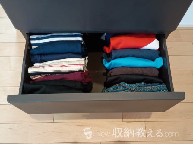 JEJアステージ・壁付デコニー シーヴォ ワイド3段　Tシャツが2～3列並ぶ