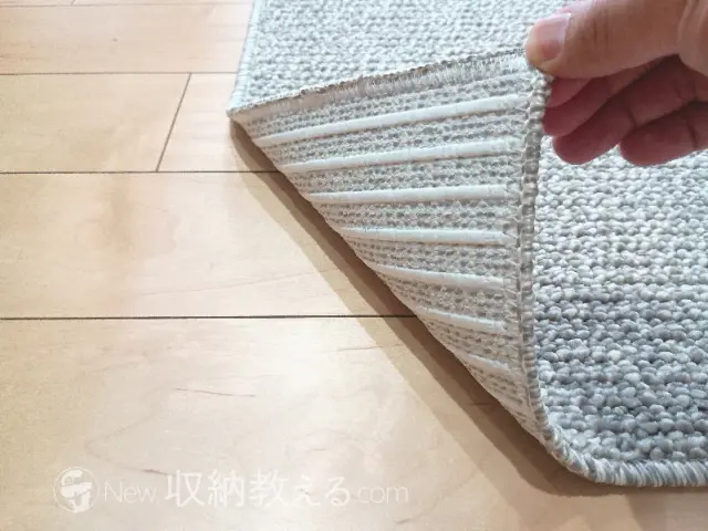 ココカラー／サイズオーダーキッチンマットは強力に床に吸着する