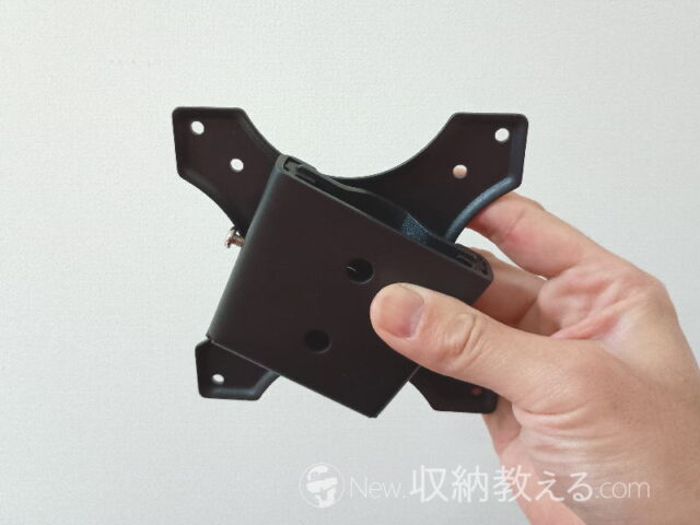 サンワサプライ・モニター壁掛け金具100-LAW001の回転はかなり硬め