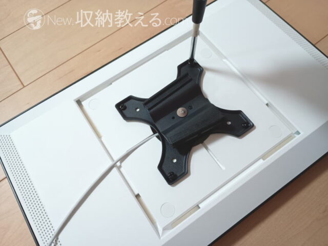 Echo Showにサンワサプライ・モニター壁掛け金具100-LAW001を取り付ける