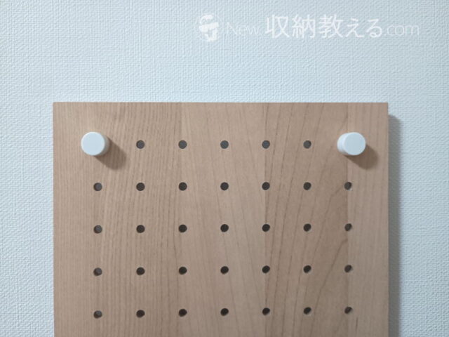 ダイソー／石こうボード用 壁面に取り付けできるネジ型ピンでパンチングボードを取り付け
