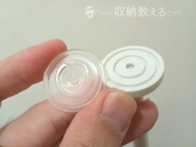 平安伸銅工業／極ピタつっぱり棒の両端には透明のゴムが付いている