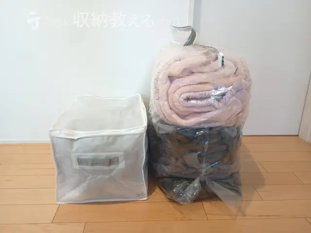 東和産業・MSC 棚上すっきり収納袋棚上用に入っていた毛布5枚を布団圧縮袋棚上用に移す