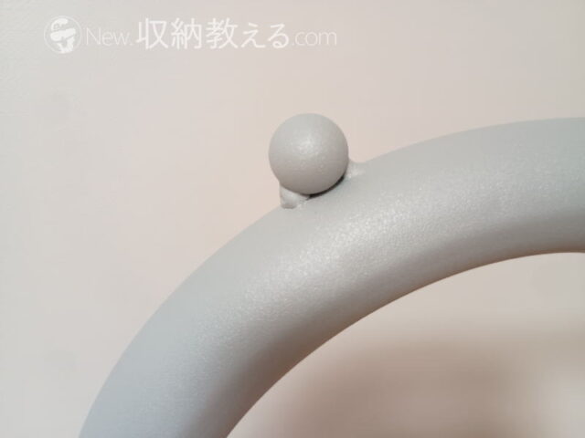 ドウシシャ「キャスター付スリムハンガーS CSH-60」のパイプは粉体樹脂塗装