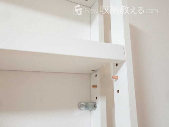 ドウシシャ/天井に突っ張らない薄型壁付けラック9段の可動棚板は各段3段階で調節可能