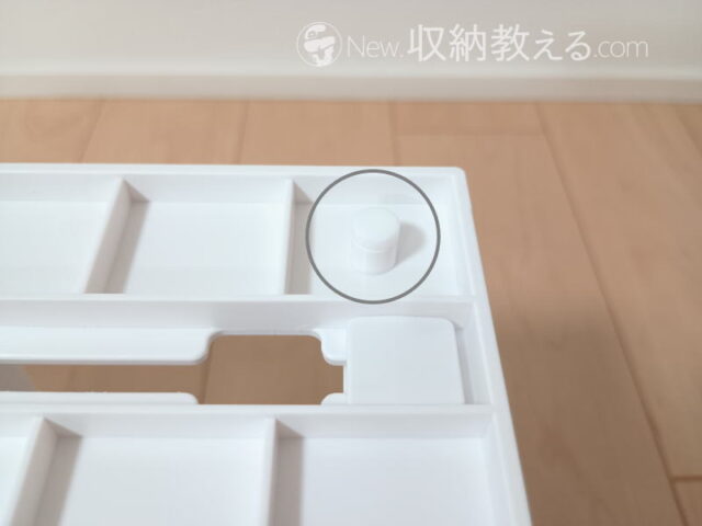 山崎実業/幅伸縮バッグスタンドtowerの底面にはシリコーン製の滑り止め×9