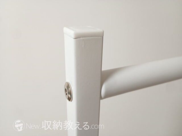家具のホンダ/コートハンガー58-hond-011は支柱上部にもバッグなどを掛けやすい