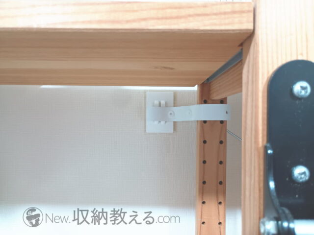 補助シートの上に粘着ゲル面を貼り付けて設置完了